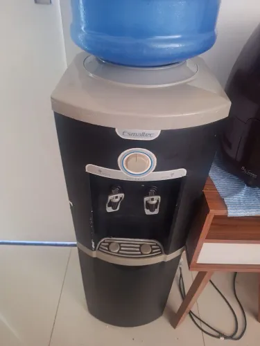 Bebedouro/Gelágua de Coluna Esmaltec (modelo padrão EGC35B na cor preta)
