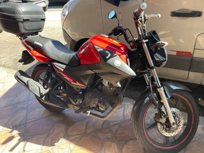 Yamaha Factor 150 ED único dono. Com débitos, pneus zero e revisada