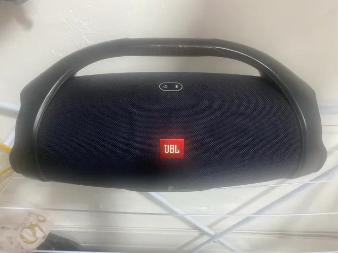 Vendo Jbl bombox 2 mil reais