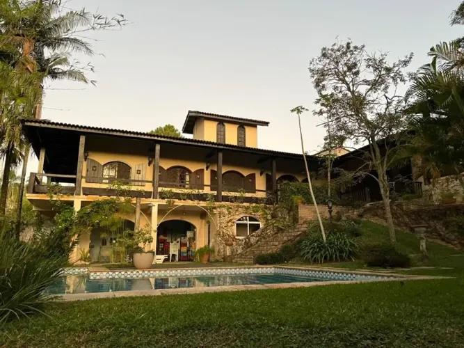 Casa à venda Condominio Dom Henrique na Granja Viana