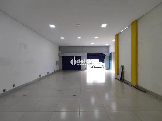 Loja disponível para locação no bairro Nossa Senhora Aparecida em Uberlândia-MG