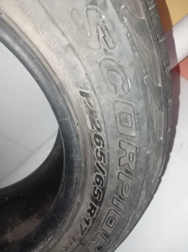 Pneus aro 17 Pirelli usado carro