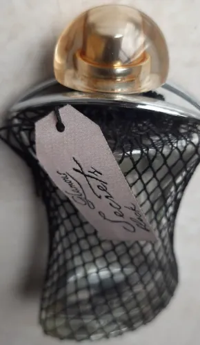 Frasco vazio do perfume Glamour Secrets Black do Boticário