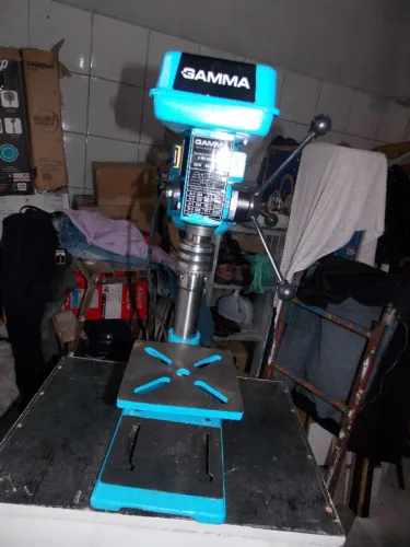 Furadeira de bancada Marca GAMA, 500v, 220 v nova sem usoi