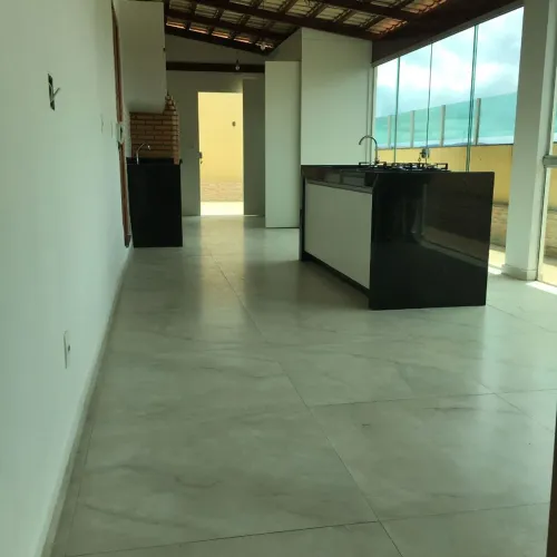 COBERTURA COM 03 QUARTOS SENDO 01 SUÍTE