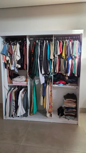 Guarda roupas sem porta (closet)