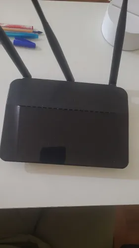 Roteador D-Link DIR-809 em ótimo estado"