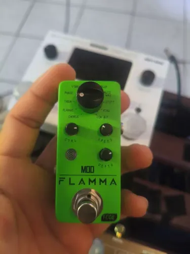 Pedal de modulação Flamma