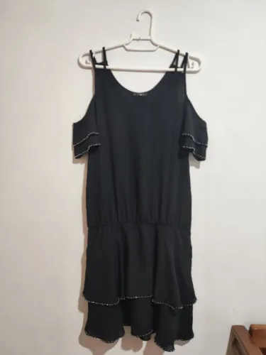 Vestido preto curto tamanho p<br>Altura:84cm<br>Busto:44cm
