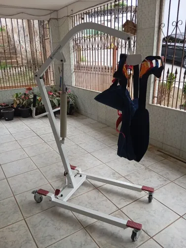 VENDO GUINDASTE P/IDOSOS. NOVO. NUNCA USADO.