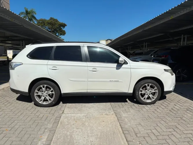 Mitsubishi Outlander 2.0 16V 160cv Aut. 2015