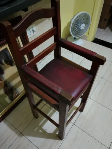 CADEIRÃO INFANTIL (COURO VERMELHO)