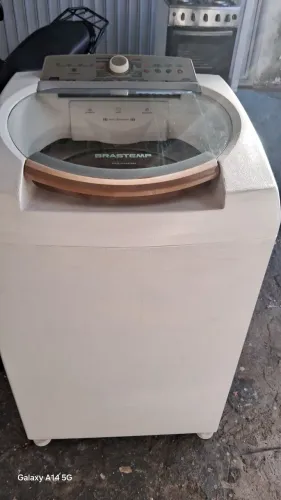 Uma maquina de lava Brastemp 11kg
