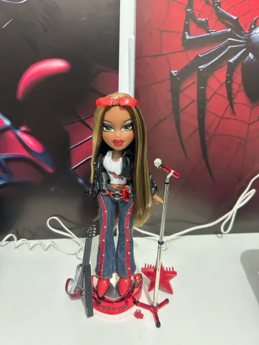 Boneca Bratz Sasha Rock Angelz 