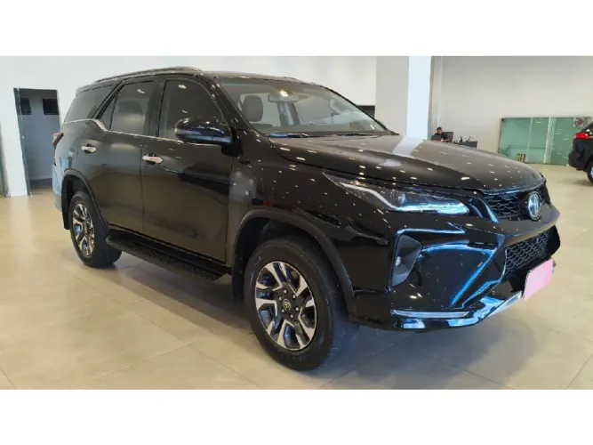 Toyota Hilux SW4 SRX Plat. 4X4 2.8 TB Die. Aut. 2025