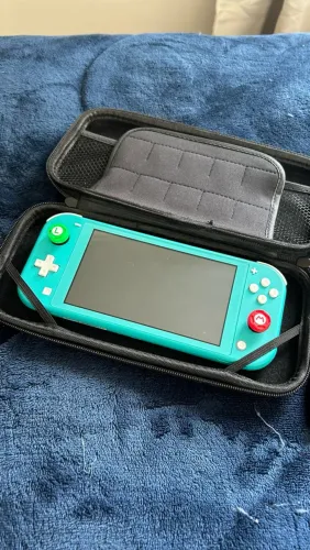 NINTENDO SWITCH LITE + CASE + Cartão de memória SanDisk 256Gb