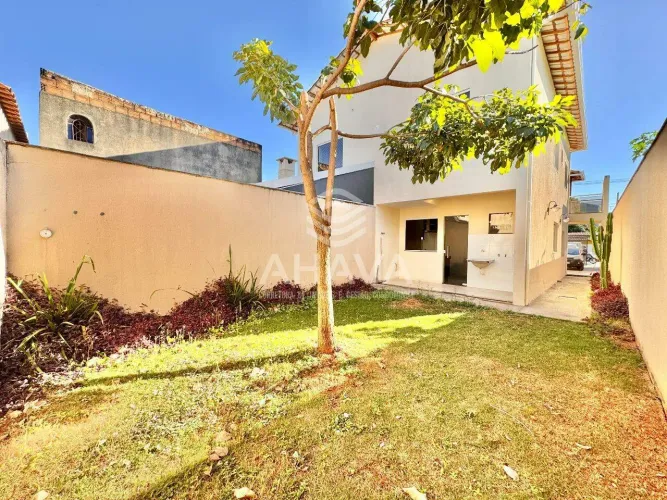 Casa Geminada com 3 Quartos sendo 1 Suíte para venda, 180m², 2 Vagas, Bairro Rio Branco, p