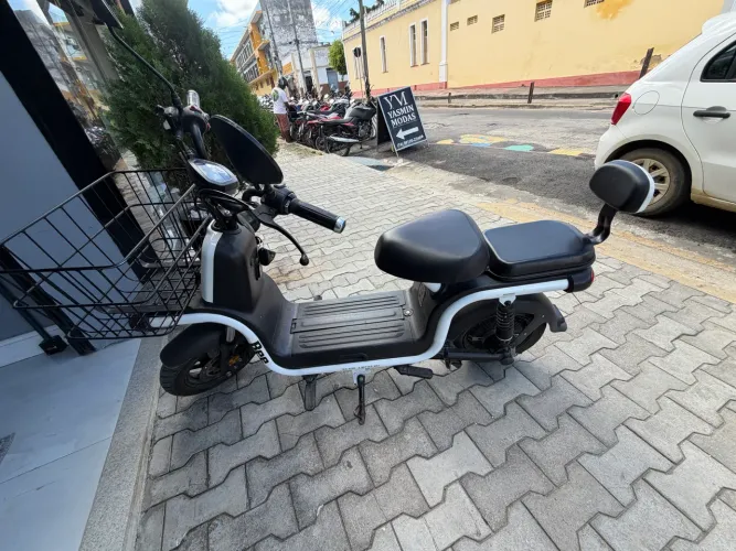 Scoter elétrica bee Bosch 