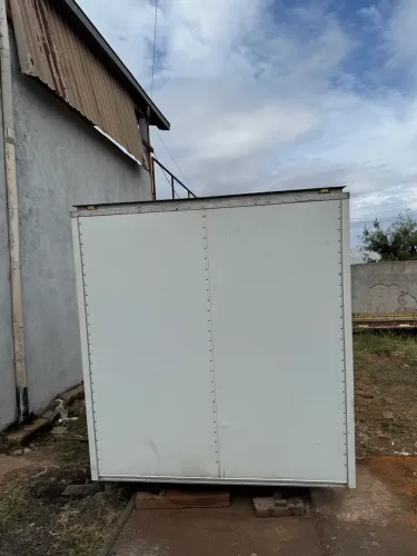 Vendo baú para Kia Bongo ou HR