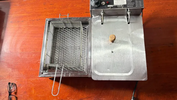 Fritadeira elétrica profissional 7lts com escorredor e cesto