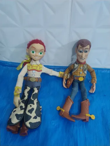 Vendo boneco woddy e Andy em bom estado