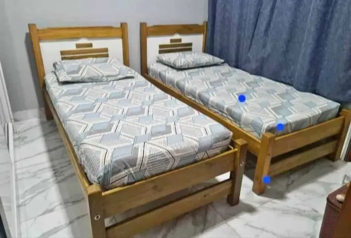 Cama de madeira solteiro nova.