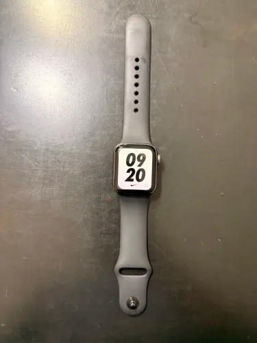 Apple Watch Series 5 GPS 40mm - Bateria 82%