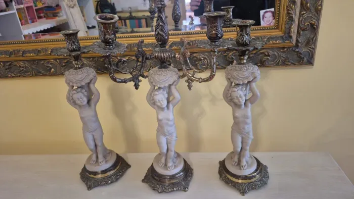 Conjunto de 3 castiçais de bronze