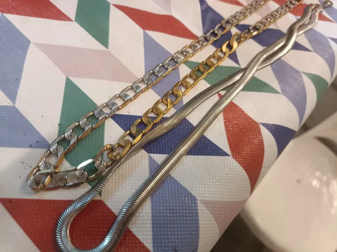 Vendem-se cordões de aço prateado e com dourado