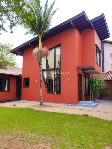 Casa para Locação - Conforto, Espaço e Excelente Localização Próxima ao Mar
