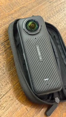 Câmera Insta 360 X4 + acessórios