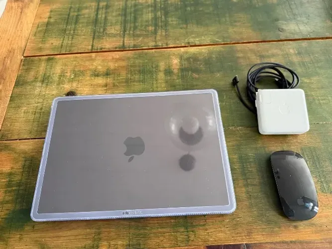 Apple 2026 MacBook Pro - M5 - 24GB - 2TB - Preto - Acompanha Magic Mouse na cor preta