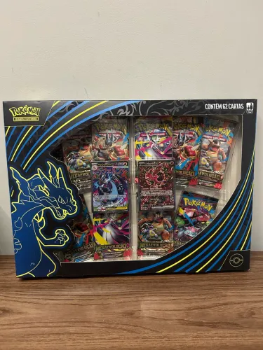 Box Pokémon Mega Charizard X Lacrada Copag
