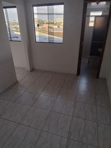 Alugo casa no capão raso $900.00