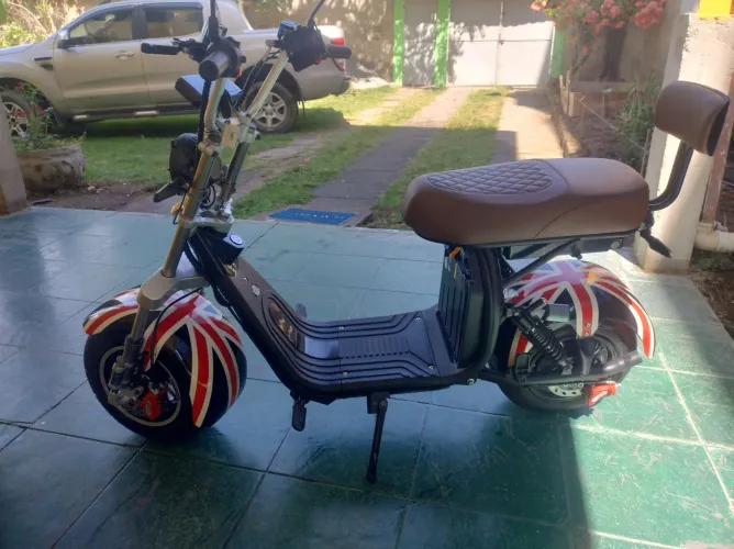 Vendo uma bicicleta eletrônica com 1000 km rodados 0k