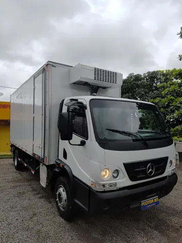 MB Accelo 1016 2014 Baú Refrigerado