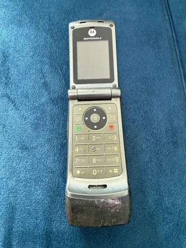 MOTOROLA FLIP CLÁSSICO - RELÍQUIA DOS ANOS 2000