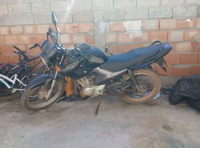 Vendo YBR Factor 125. Valor a negociar.