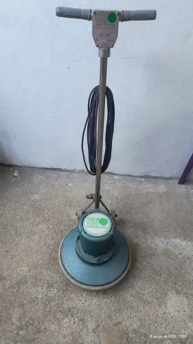 Enceradeira industrial Certec Green LINE GL 350 muito conservada aceito troca