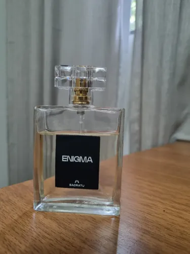 Perfume Enigma da Sacratu, usado