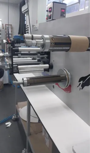 Rebobinadeira REINAFLEX 250mm, ano 2026, bancada, refile longitudinal