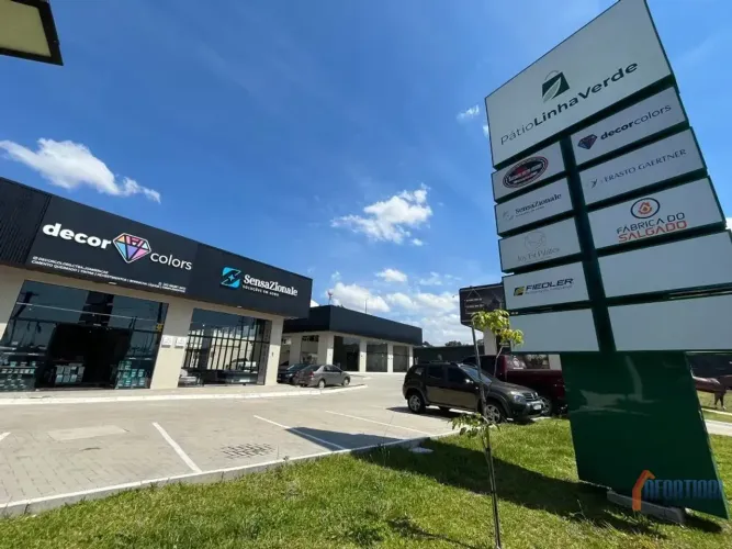 Loja comercial nova com 30 vagas e 123m² no Jardim Botânico, Curitiba