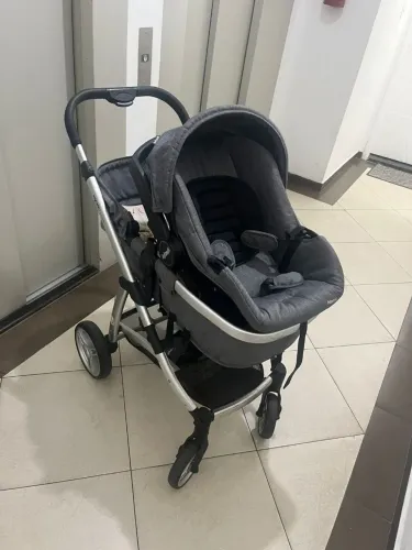 Carrinho de bebê + Bebê conforto 