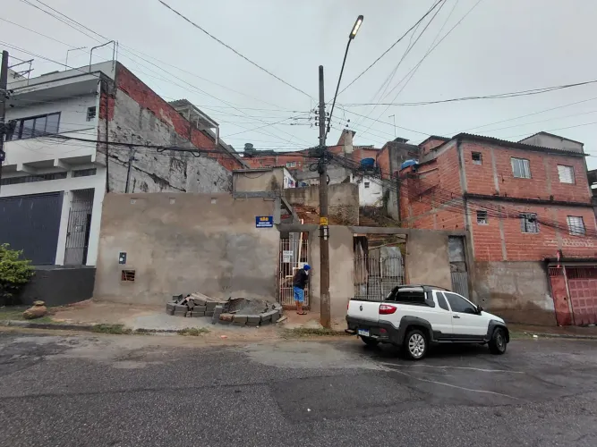 Vendo lote com casas em Itapevi, ótima pra investir com Renda