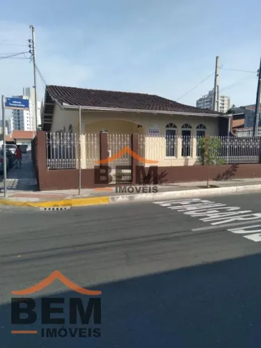 Casa para alugar com 3 quartos e 110 m² no Centro de Itajaí.
