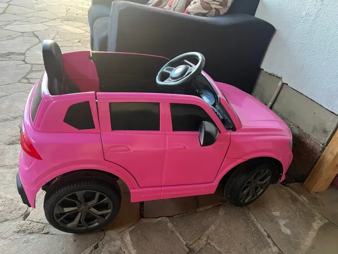 Carro elétrico roda audi 