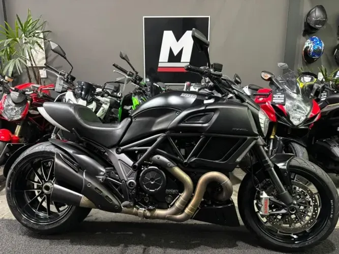 DUCATI DIAVEL DARK 2015 15.000 km - Segundo dono - Pneus novos - Baixa km