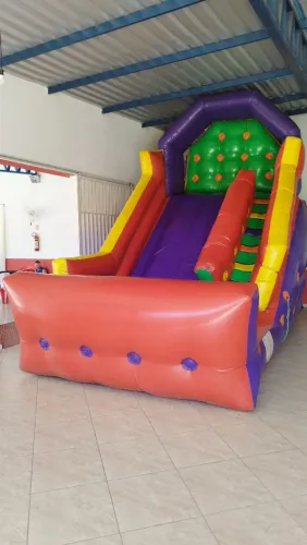 tobogã inflável