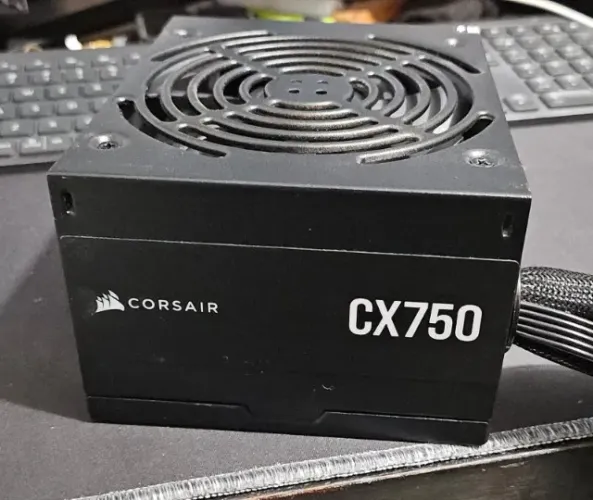 Fonte ATX Corsair CX750 750 Watts, 80 PLUS Bronze