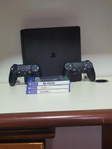 Ps4 Slim 500gb + 2 controles originais + 3 jogos